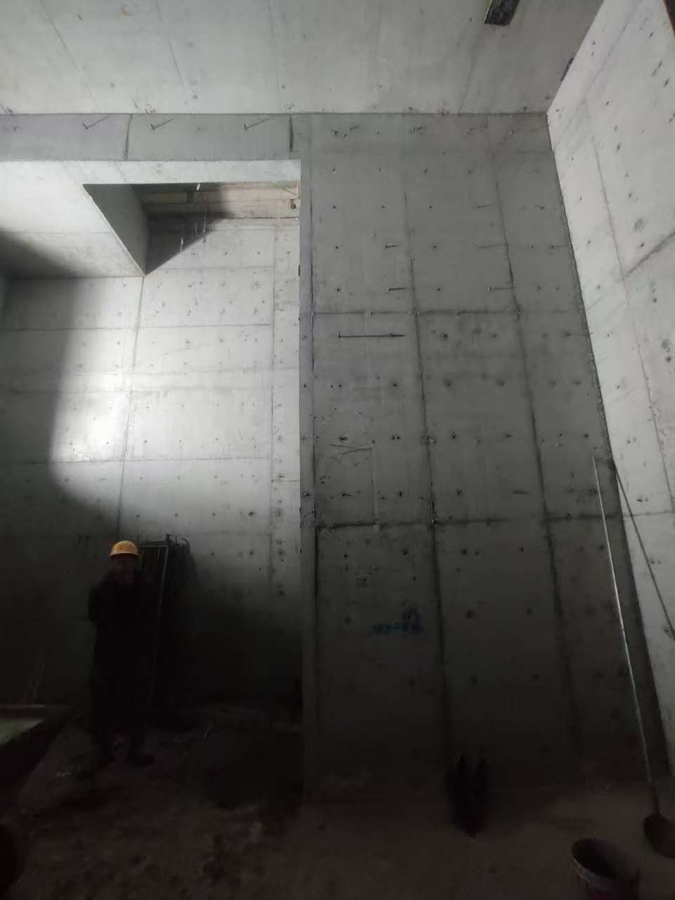 房县墙上开槽钢筋断了有影响吗